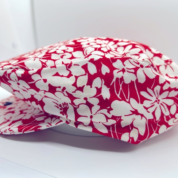 Burberry floral hat, NWT, red-white, ivy hat, luxury, resortwear, vacation